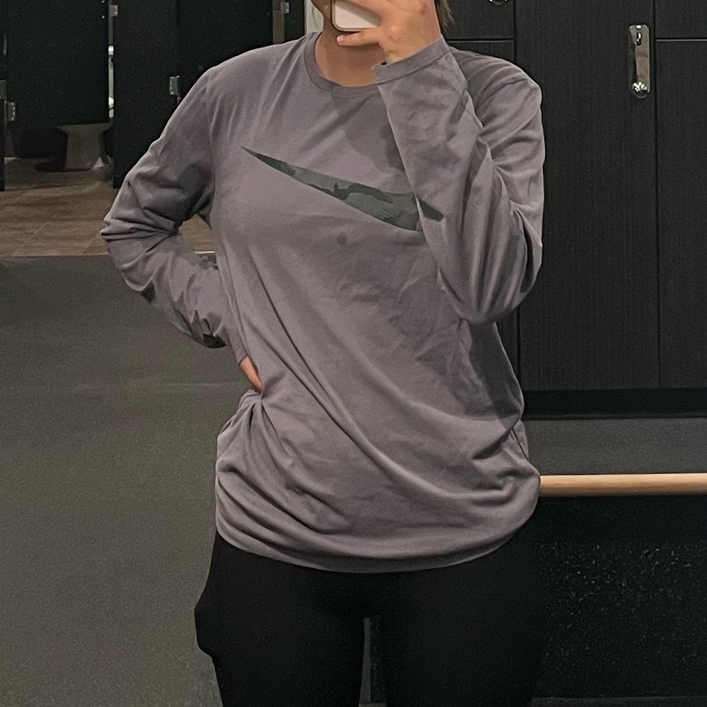 Grey Nike men’s shirt small